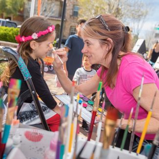 woman doing face painting