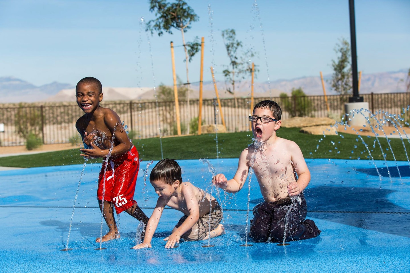 kids playing in splash pad in aventura park